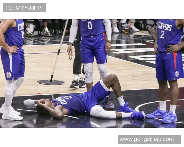 快船与勇士激战回顾精彩瞬间1月1日比赛录像分析